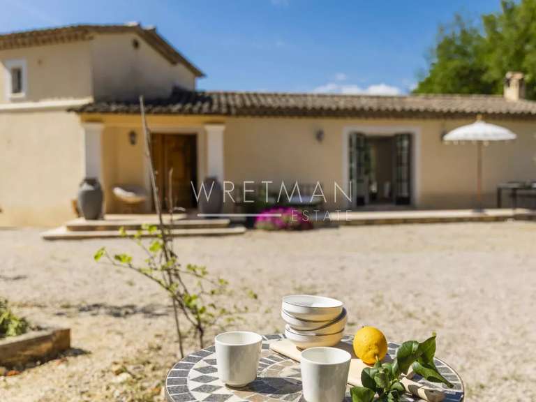 Maison Châteauneuf-Grasse - 4 chambres - 225m²