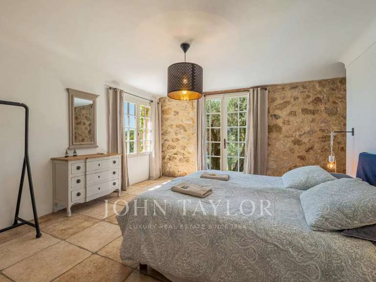 Maison Châteauneuf-Grasse - 4 chambres - 330m²