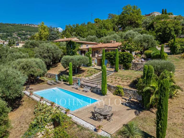 Maison Châteauneuf-Grasse - 4 chambres - 330m²