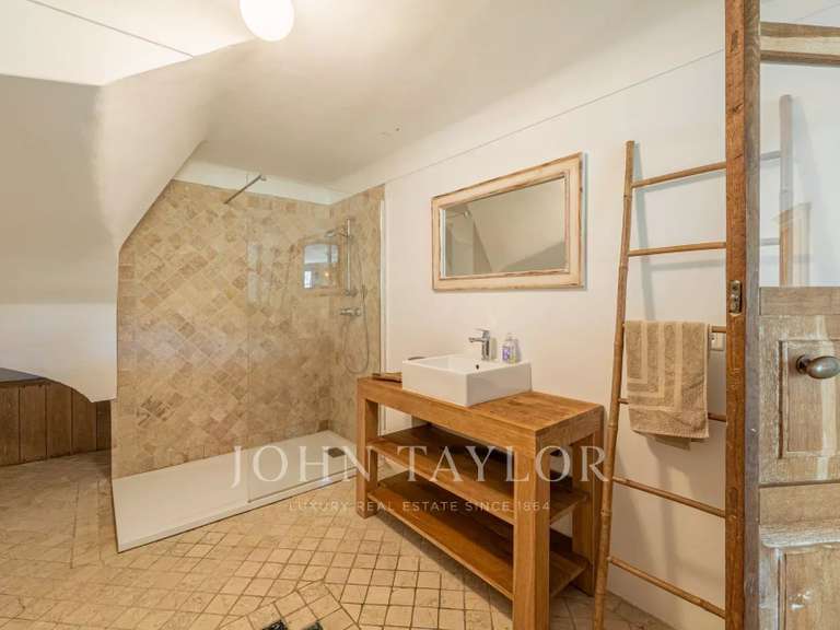 Maison Châteauneuf-Grasse - 4 chambres - 330m²