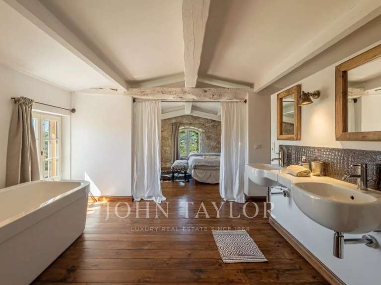 Maison Châteauneuf-Grasse - 4 chambres - 330m²