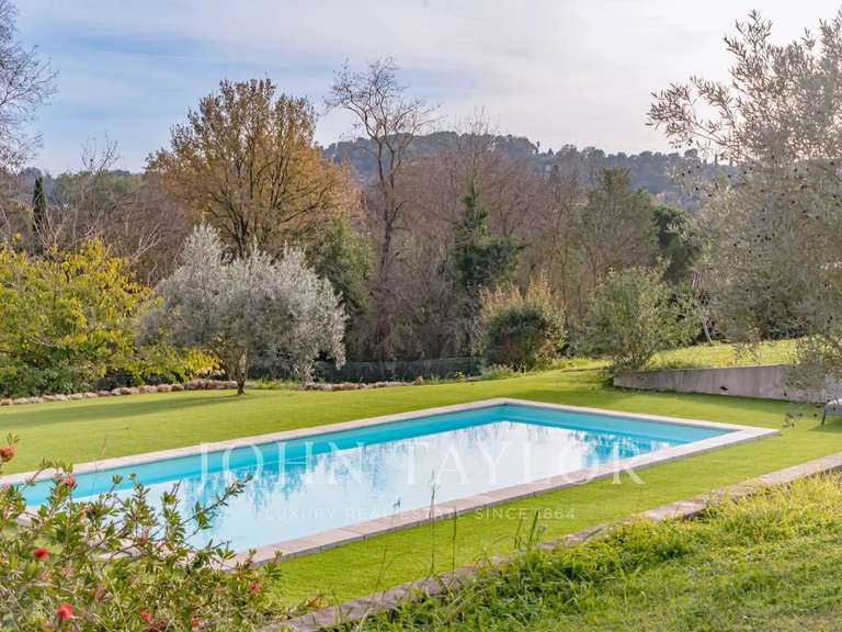 Maison Châteauneuf-Grasse - 4 chambres - 377m²