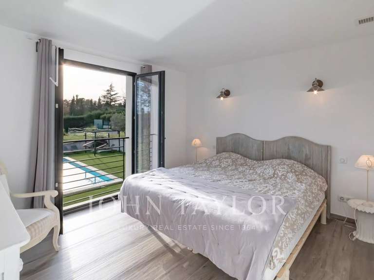 Maison Châteauneuf-Grasse - 4 chambres - 377m²