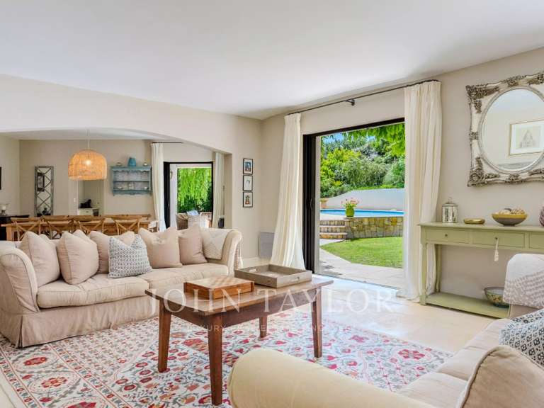 Maison Châteauneuf-Grasse - 5 chambres - 207m²