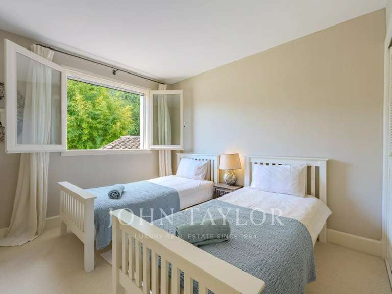 Maison Châteauneuf-Grasse - 5 chambres - 207m²