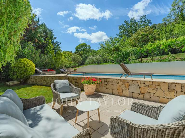 Maison Châteauneuf-Grasse - 5 chambres - 207m²