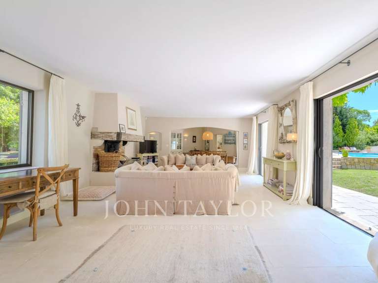 Maison Châteauneuf-Grasse - 5 chambres - 207m²