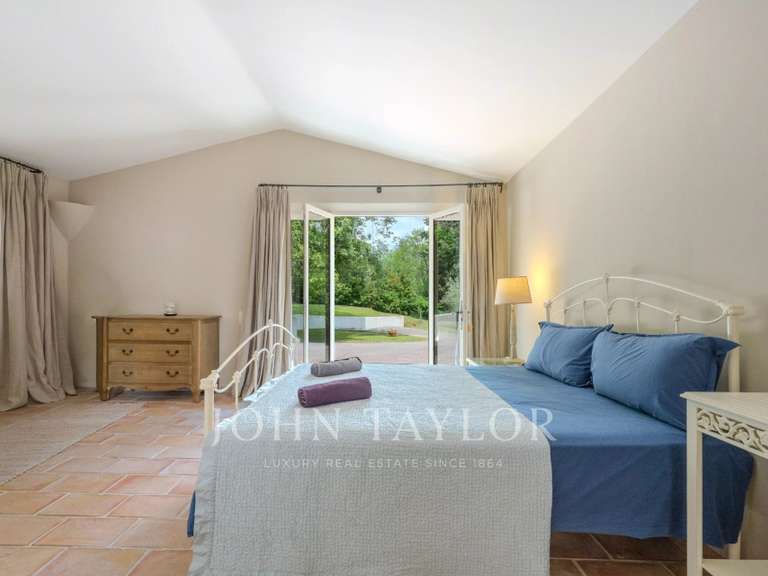 Maison Châteauneuf-Grasse - 5 chambres - 207m²