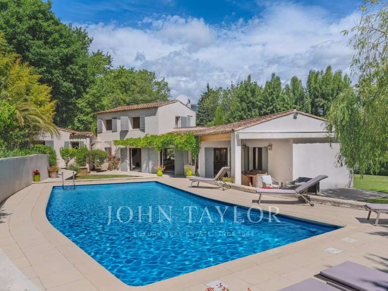 Maison Châteauneuf-Grasse - 5 chambres - 207m²
