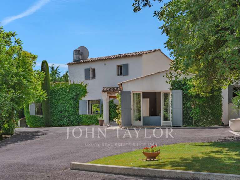 Maison Châteauneuf-Grasse - 5 chambres - 207m²