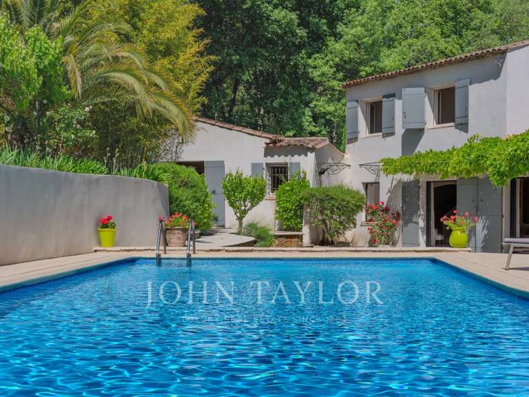 Maison Châteauneuf-Grasse - 5 chambres - 207m²