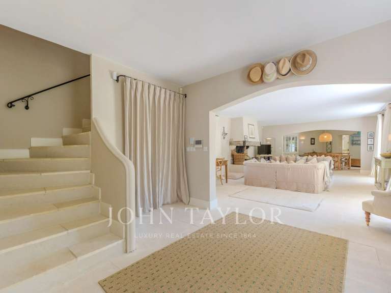 Maison Châteauneuf-Grasse - 5 chambres - 207m²