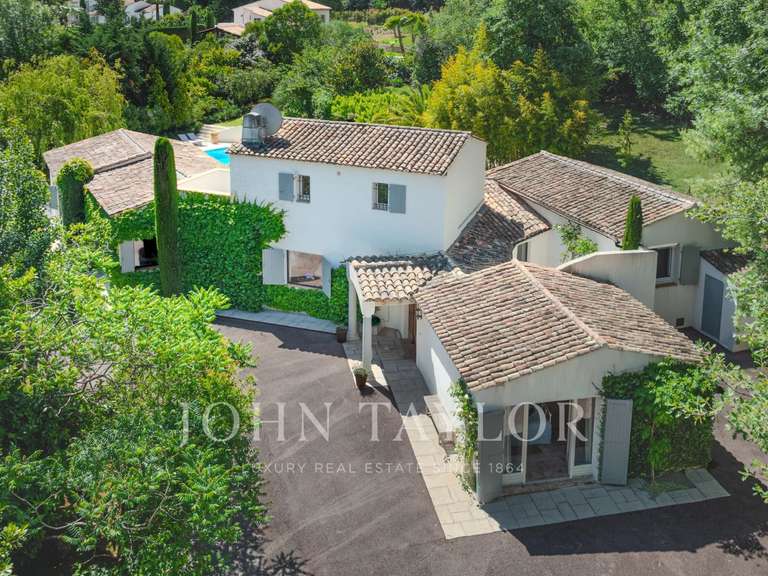 Maison Châteauneuf-Grasse - 5 chambres - 207m²