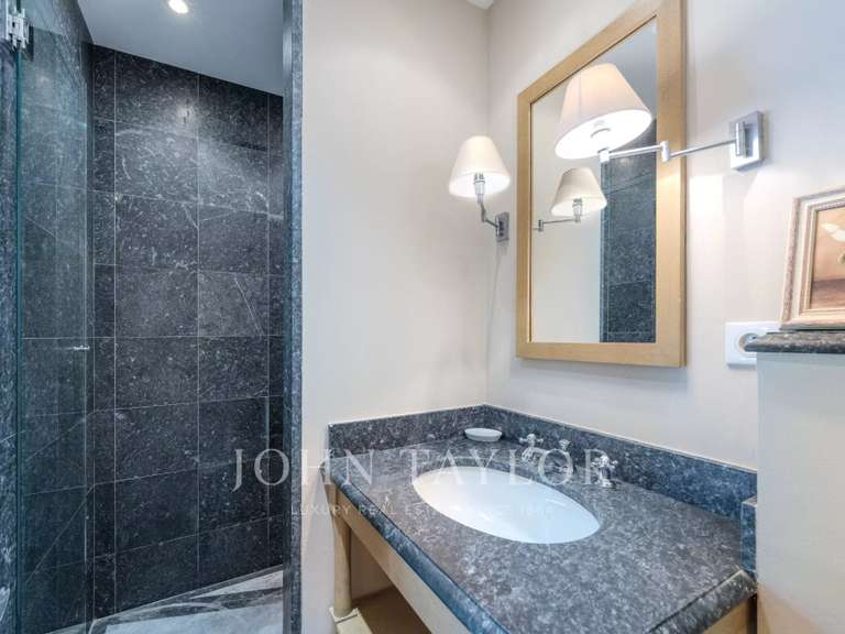 Maison Châteauneuf-Grasse - 5 chambres - 207m²