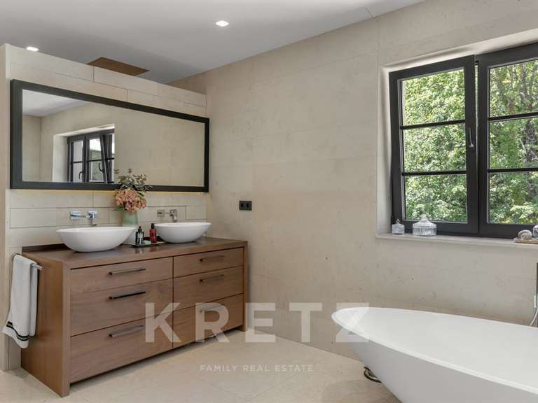 Maison Châteauneuf-Grasse - 390m²