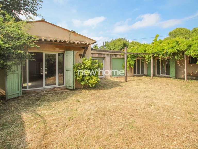 Maison Châteauneuf-Grasse - 2 chambres - 203m²