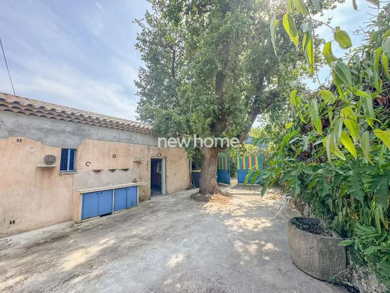 Maison Châteauneuf-Grasse - 2 chambres - 203m²