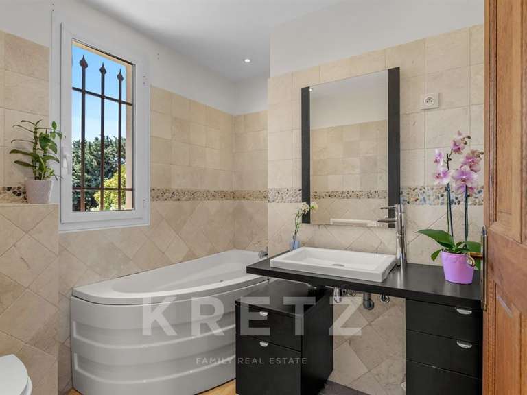 House Châteauneuf-Grasse - 6 bedrooms - 305m²