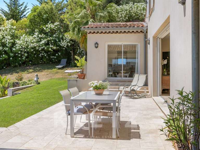 House Châteauneuf-Grasse - 6 bedrooms - 305m²