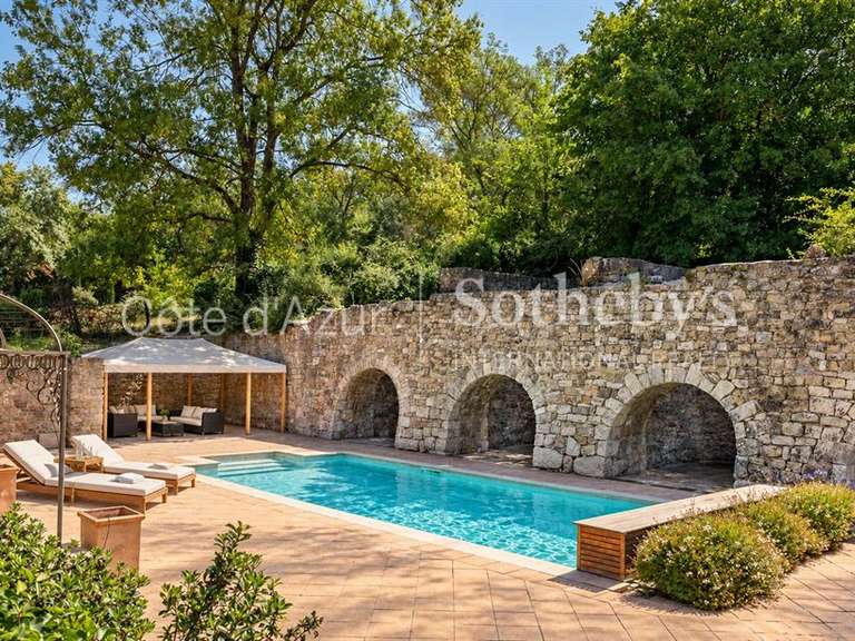 Maison Châteauneuf-Grasse - 8 chambres - 344m²