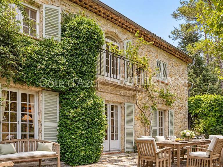 Maison Châteauneuf-Grasse - 8 chambres - 344m²