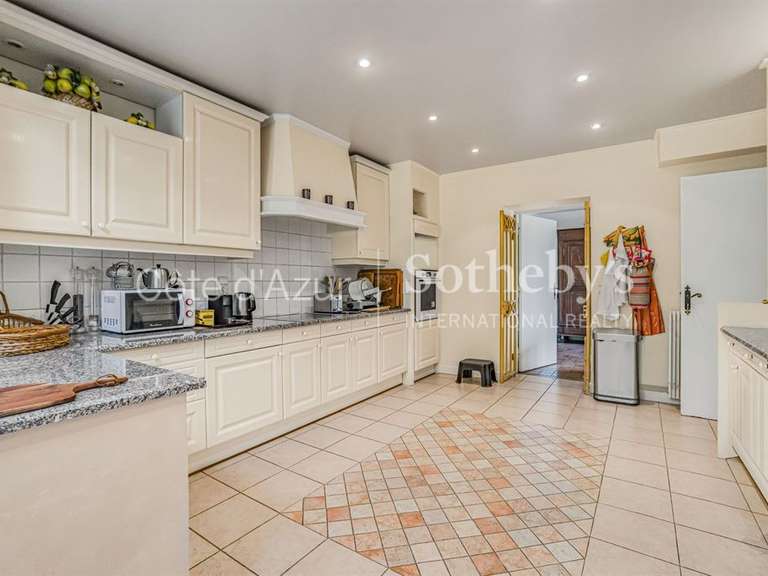 Maison Châteauneuf-Grasse - 8 chambres - 344m²