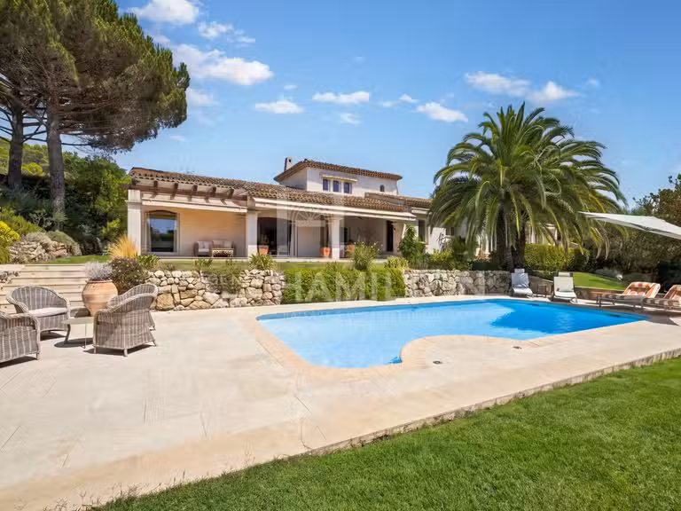 Maison Châteauneuf-Grasse - 200m²