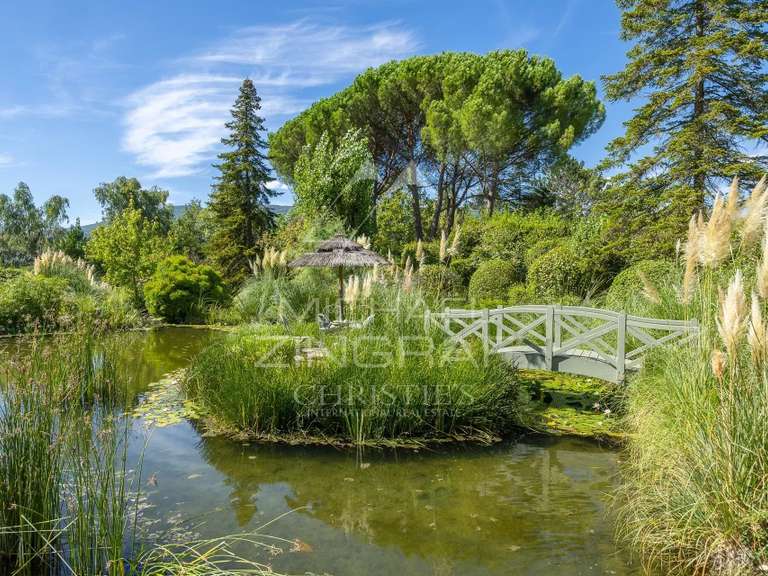 House Châteauneuf-Grasse - 6 bedrooms - 338m²