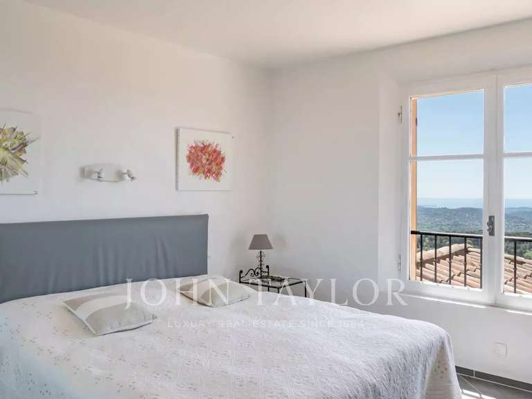 Maison Châteauneuf-Grasse - 5 chambres - 247m²
