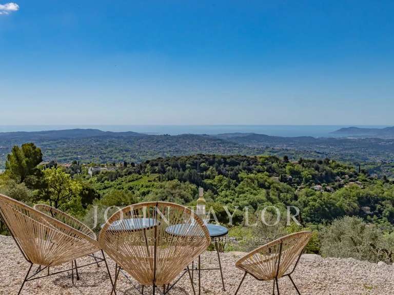 Maison Châteauneuf-Grasse - 5 chambres - 247m²