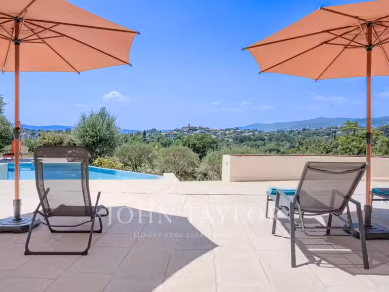 Maison Châteauneuf-Grasse - 5 chambres - 598m²