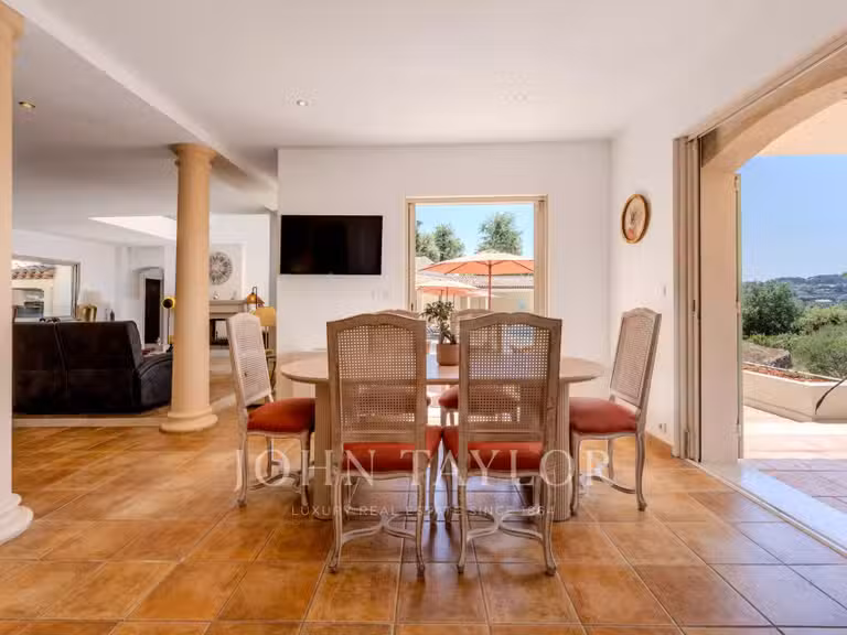 Maison Châteauneuf-Grasse - 5 chambres - 598m²