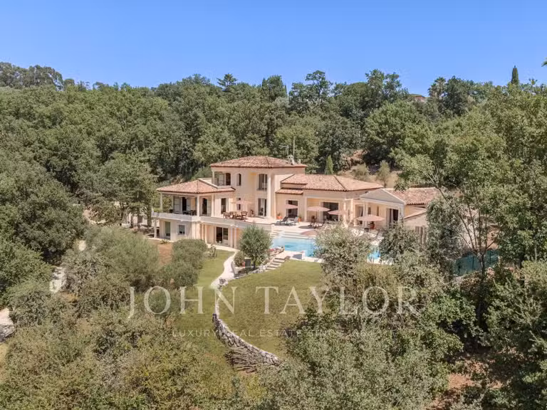 Maison Châteauneuf-Grasse - 5 chambres - 598m²