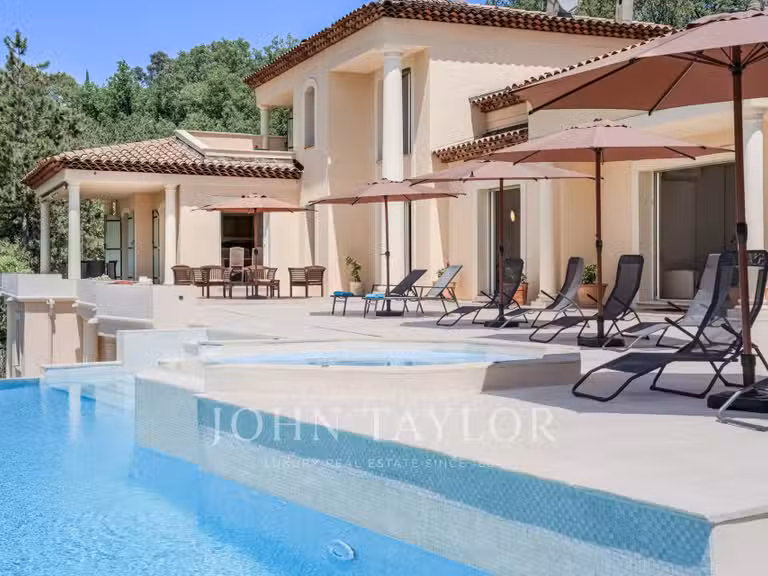 Maison Châteauneuf-Grasse - 5 chambres - 598m²