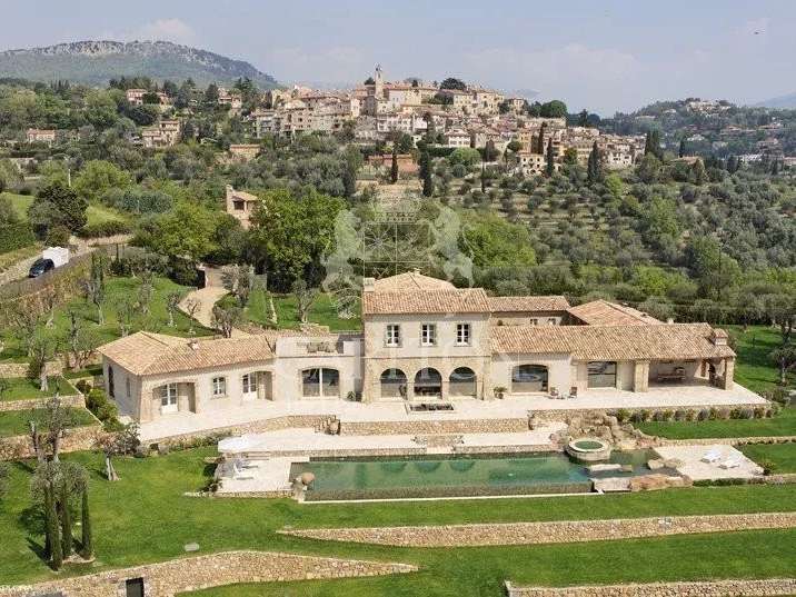Propriété Châteauneuf-Grasse - 6 chambres - 625m²
