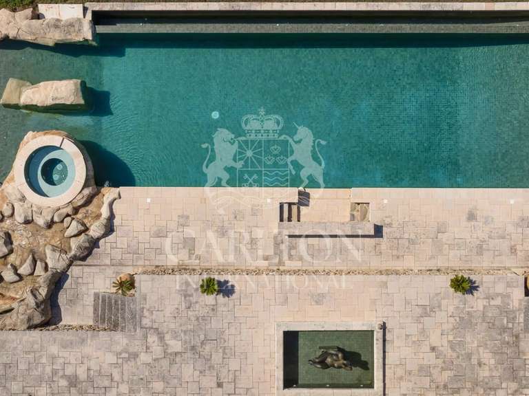 Propriété Châteauneuf-Grasse - 6 chambres - 625m²