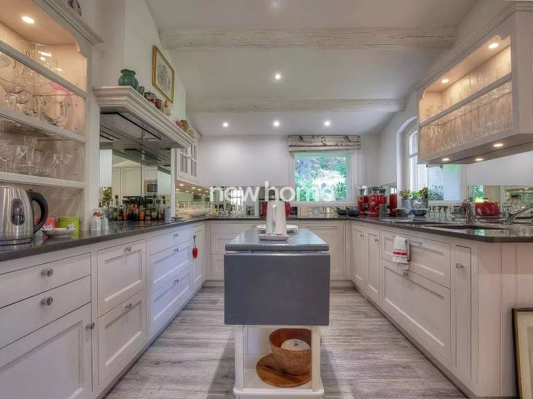 Propriété Châteauneuf-Grasse - 6 chambres - 338m²