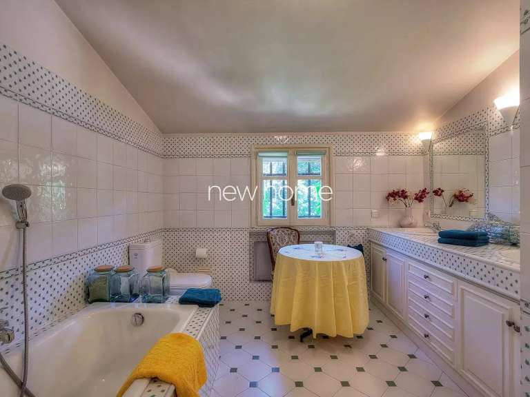 Propriété Châteauneuf-Grasse - 6 chambres - 338m²