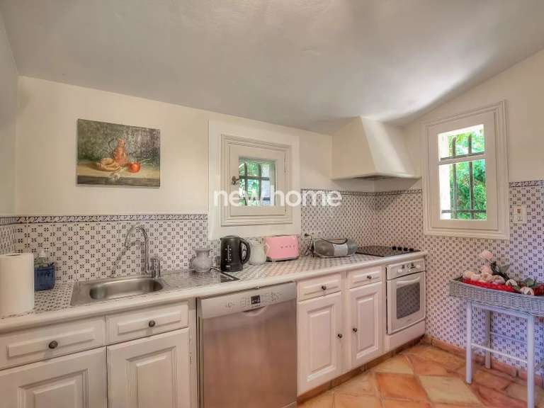 Propriété Châteauneuf-Grasse - 6 chambres - 338m²