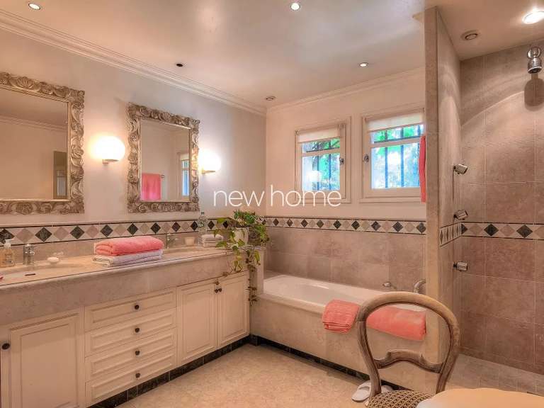 Propriété Châteauneuf-Grasse - 6 chambres - 338m²