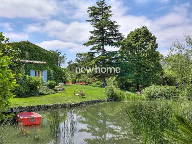 Propriété Châteauneuf-Grasse - 6 chambres - 338m²