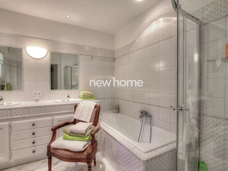 Propriété Châteauneuf-Grasse - 6 chambres - 338m²