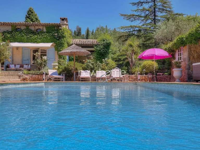 Propriété Châteauneuf-Grasse - 6 chambres - 338m²