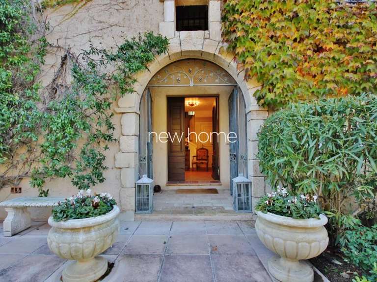 Propriété Châteauneuf-Grasse - 6 chambres - 338m²