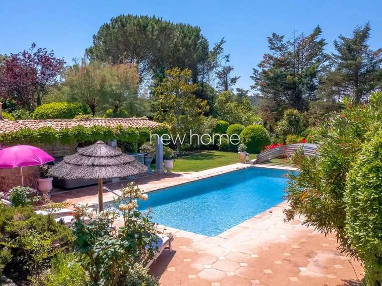 Propriété Châteauneuf-Grasse - 6 chambres - 338m²