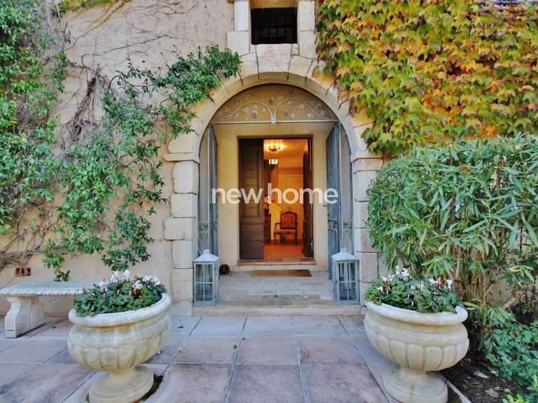 Propriété Châteauneuf-Grasse - 6 chambres - 338m²