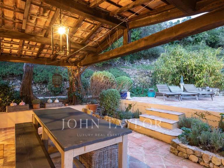 Propriété Châteauneuf-Grasse - 4 chambres - 174m²