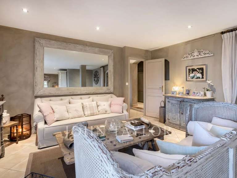 Propriété Châteauneuf-Grasse - 4 chambres - 174m²