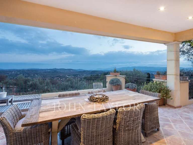 Propriété Châteauneuf-Grasse - 4 chambres - 174m²