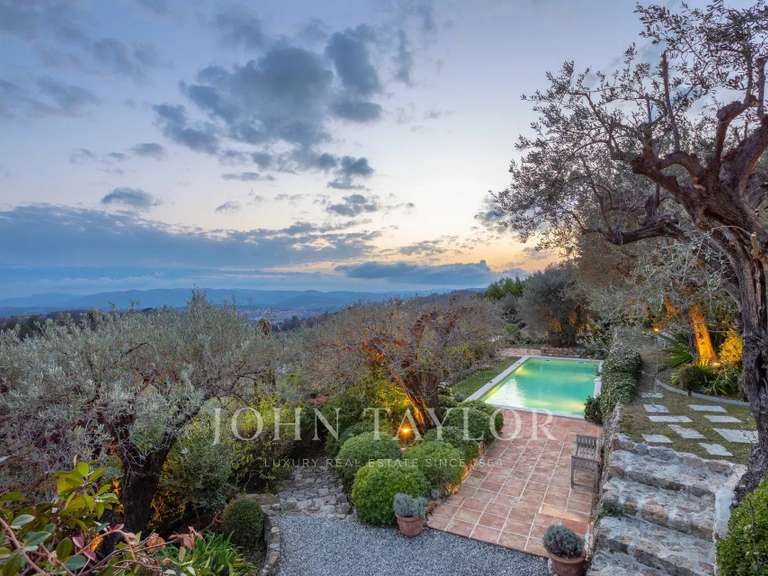 Propriété Châteauneuf-Grasse - 4 chambres - 174m²